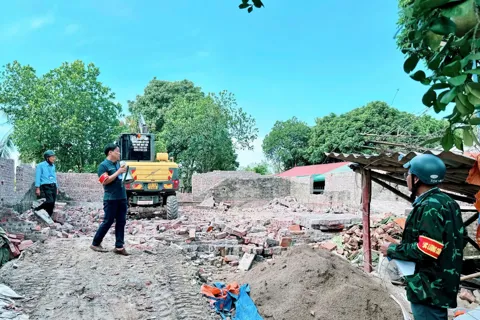 Xã Nam Phù quyết liệt trong xử lý vi phạm đất đai, trật tự xây dựng