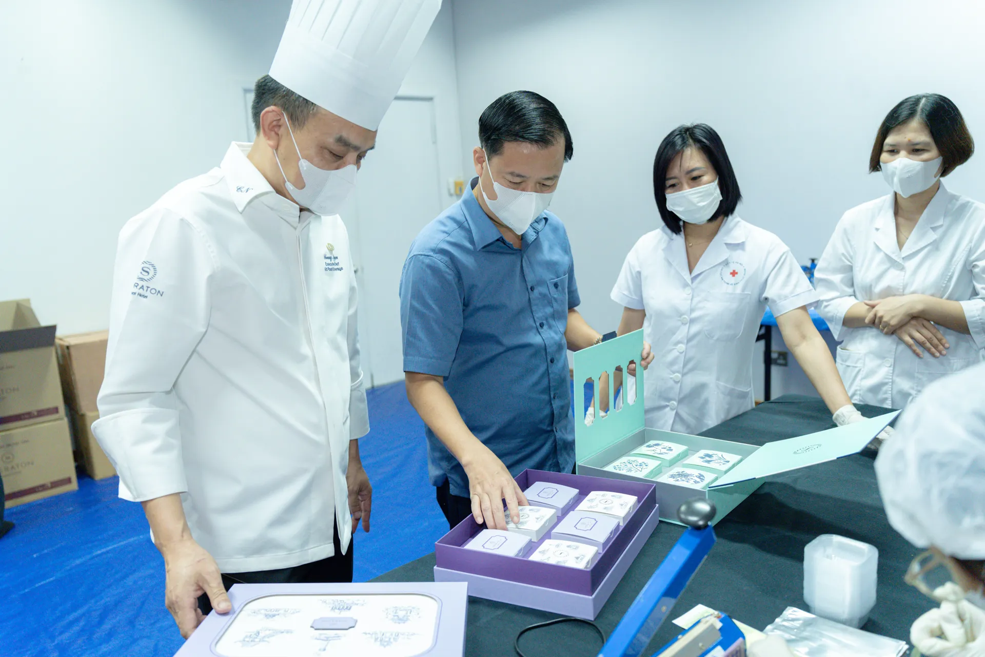 Hà Nội kiểm tra đột xuất khách sạn 5 sao Sheraton sản xuất bánh Trung thu