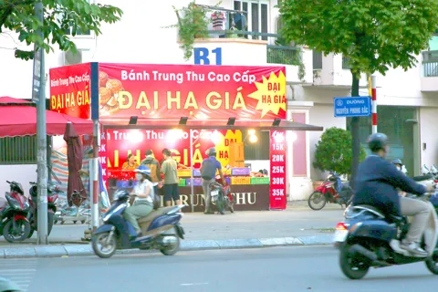 Bánh Trung thu cận date, xả hàng: coi chừng rước bệnh vào thân