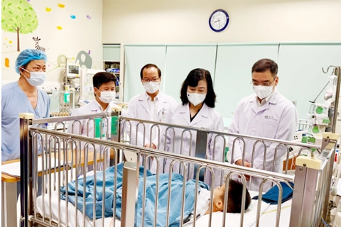 Bộ Y tế chỉ đạo điều trị tốt nhất cho bệnh nhi bị công nông cán qua người
