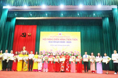 Hội Chữ thập đỏ Hà Nội biểu dương điển hình tiên tiến, lan tỏa tinh thần nhân ái