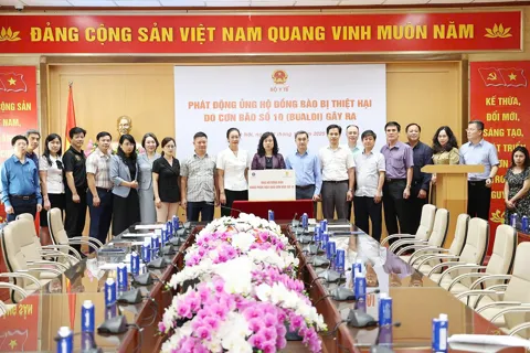 Bộ Y tế phát động ủng hộ đồng bào vùng lũ sau bão số 10
