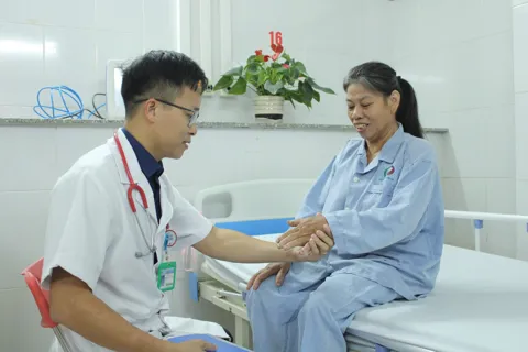 Hà Nội: cấp cứu kịp thời bệnh nhân đột quỵ bằng kỹ thuật mới
