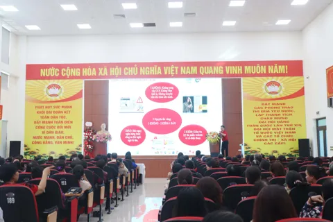 Phường Tây Tựu truyền thông, hướng dẫn người dân nhận diện chiêu trò lừa đảo trực tuyến