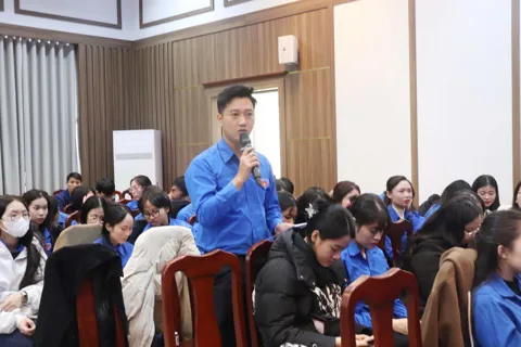 Chủ tịch UBND phường Đông Ngạc đối thoại, lắng nghe tiếng nói thanh niên