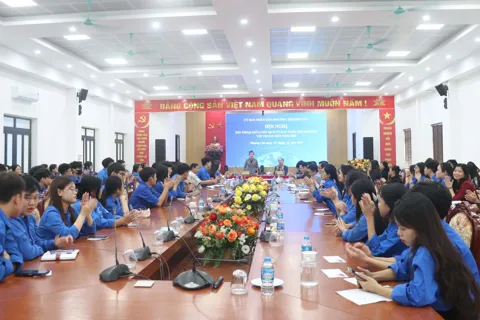 Chủ tịch UBND phường Thượng Cát đối thoại với thanh niên