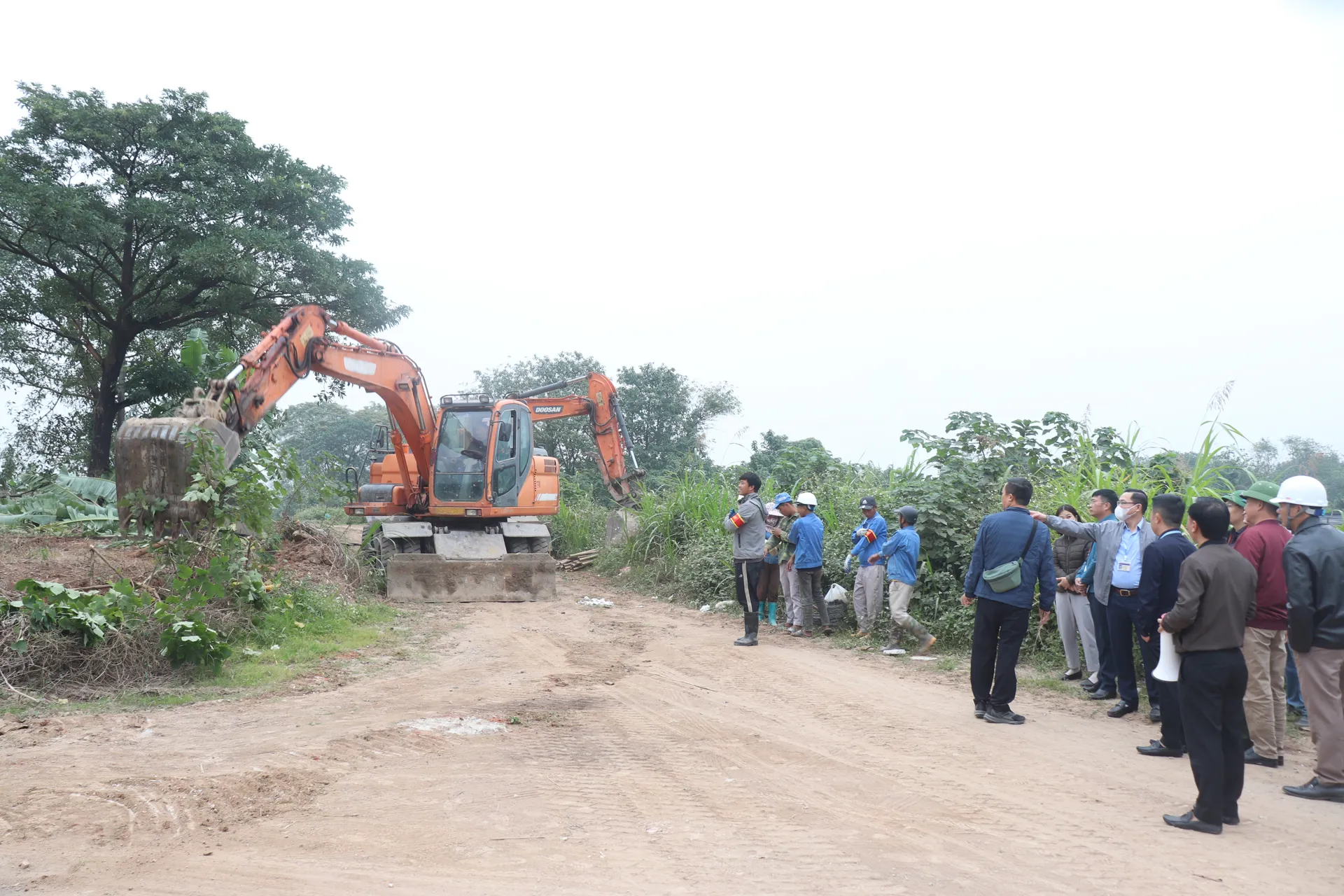 Phường Thượng Cát quyết liệt cưỡng chế xử lý sai phạm tại khu đất bãi ven sông Hồng