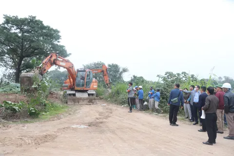 Phường Thượng Cát quyết liệt cưỡng chế xử lý sai phạm tại khu đất bãi ven sông Hồng