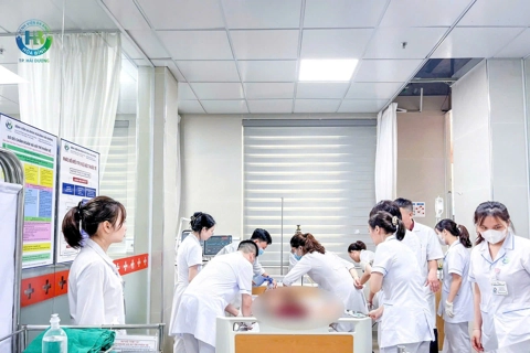 Cứu sống bệnh nhi 13 tuổi bị đuối nước nhập viện không có người nhà đi cùng
