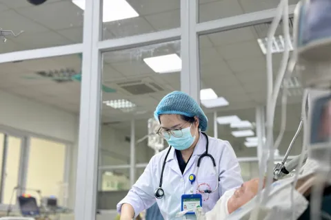 Cứu sống người đàn ông mắc bệnh Whitmore từ Thái Lan trở về