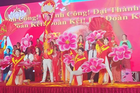 Rộn ràng đêm liên hoan văn nghệ “Rạng rỡ Kỷ nguyên mới” phường Đông Ngạc