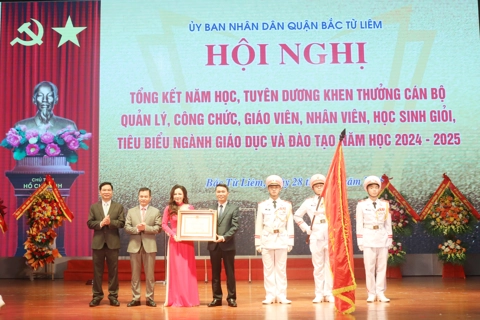 Ngành giáo dục quận Bắc Từ Liêm đón nhận Huân chương Lao động hạng Ba