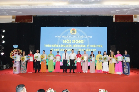 Hà Nội tuyên dương 182 công nhân, điều dưỡng, kỹ thuật viên, hộ sinh giỏi
