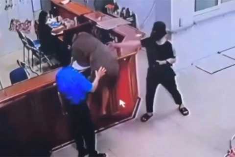 Khẩn trương điều tra vụ hành hung nhân viên y tế BV Hữu nghị Đa khoa Nghệ An
