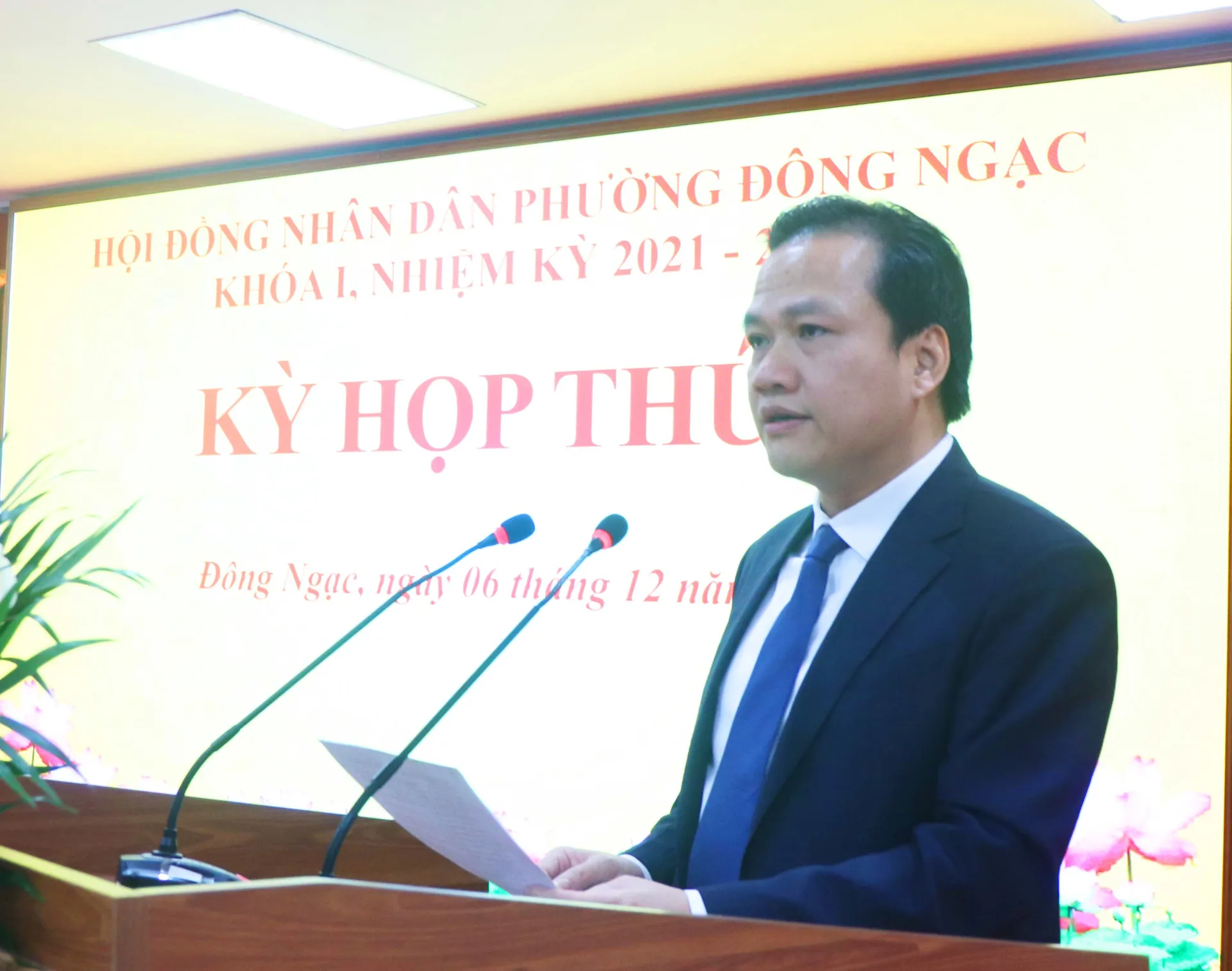 HĐND phường Đông Ngạc biểu quyết thông qua 12 Nghị quyết quan trọng