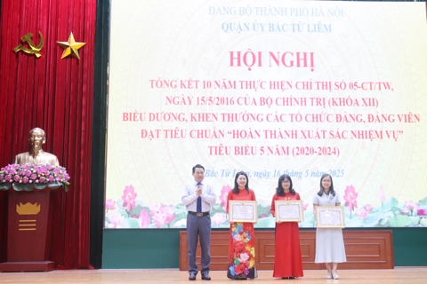 Quận Bắc Từ Liêm khen thưởng 45 tập thể, cá nhân có thành tích xuất sắc trong thực hiện Chỉ thị 05-CT/TW