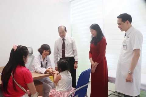 Nhiều bệnh viện khám, chữa bệnh miễn phí cho trẻ em
