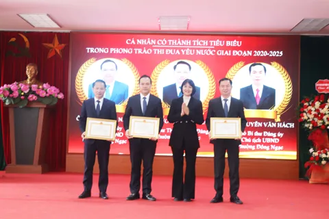 Hàng trăm điển hình tiên tiến phường Đông Ngạc được biểu dương, khen thưởng