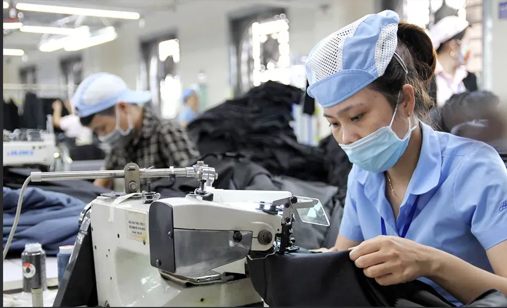 Luật BHXH 2024 bổ sung thêm đối tượng nào được hưởng chế độ ốm đau?