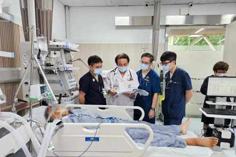 Miễn viện phí toàn dân cần bước đi vững chắc