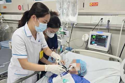 Bà cụ ngộ độc vì uống nhầm thuốc cai nghiện trong chai nước ngọt