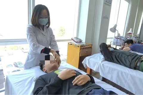 Trời rét đậm, nhiều người nhập viện vì liệt mặt
