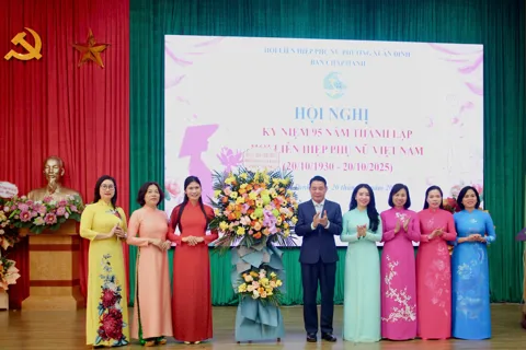 Phụ nữ phường Xuân Đỉnh góp sức xây dựng đô thị thông minh kiểu mẫu