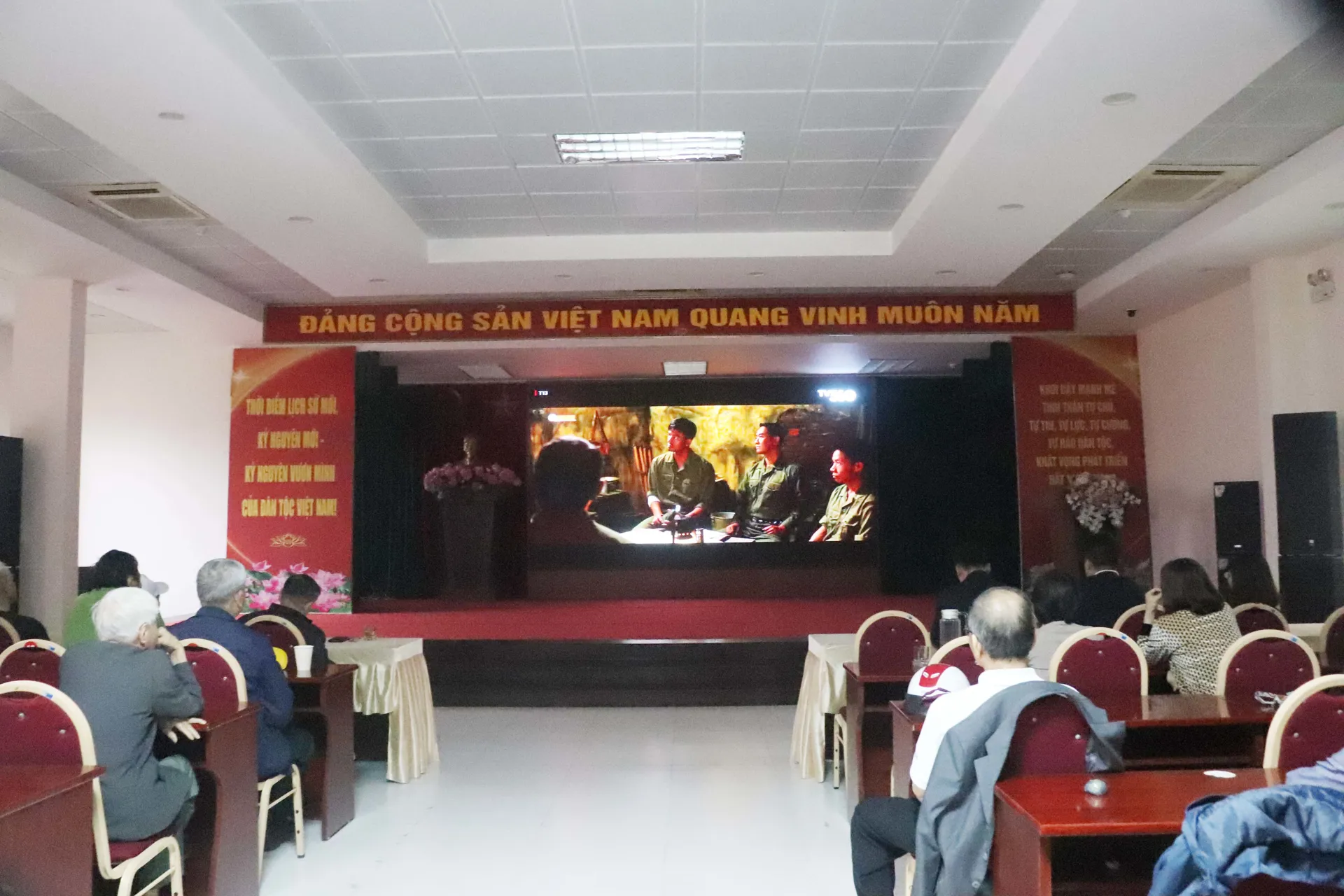 Phường Đông Ngạc chiếu phim “Mưa đỏ” miễn phí xuyên suốt đến hết năm 2025