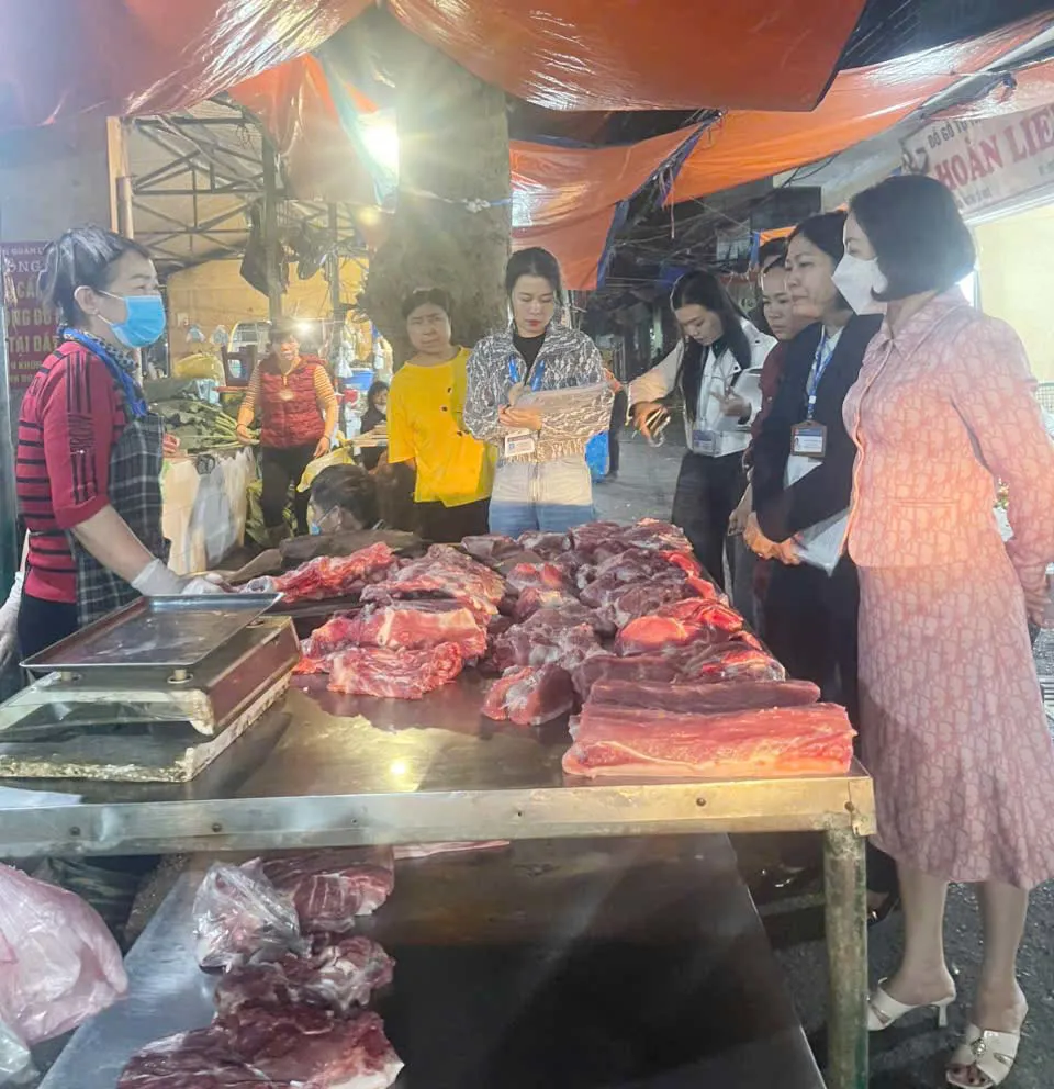 Phường Đông Ngạc siết chặt quản lý, không để thực phẩm “bẩn” lọt vào mâm cơm Tết