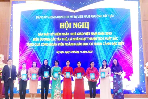 Phường Tây Tựu tặng quà, tiếp sức cho công đoàn viên ngành giáo dục có hoàn cảnh đặc biệt