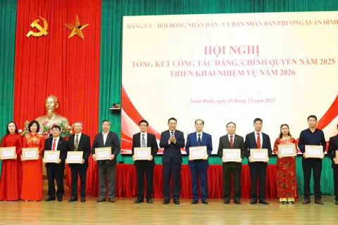 Phường Xuân Đỉnh biểu dương khen thưởng 373 tập thể, cá nhân trong xây dựng Đảng, chính quyền