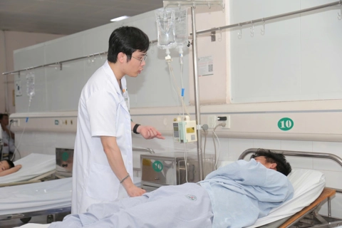 Hà Nội: một người đàn ông bị suy thận cấp, tiêu cơ vân do say nóng