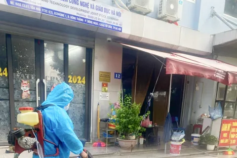Hà Nội tích cực vệ sinh môi trường, phòng chống dịch bệnh sau mưa bão
