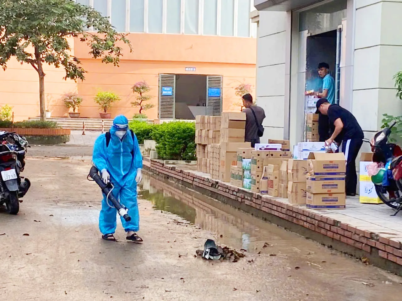 Cách phòng, chống dịch bệnh trong mưa bão