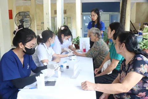 Hà Nội chủ động “tấm lá chắn” bảo vệ sức khỏe người cao tuổi