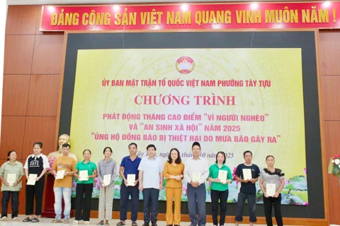 Phường Tây Tựu phát động ủng hộ "Vì người nghèo" và đồng bào vùng lũ
