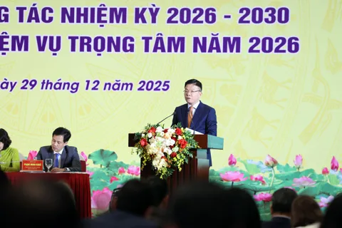 Khẩn trương khám sàng lọc miễn phí cho người dân, thực hiện miễn viện phí theo lộ trình