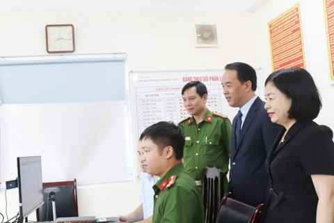 Phường Thượng Cát đổi thẻ đảng viên, chuẩn hóa dữ liệu trong kỷ nguyên số