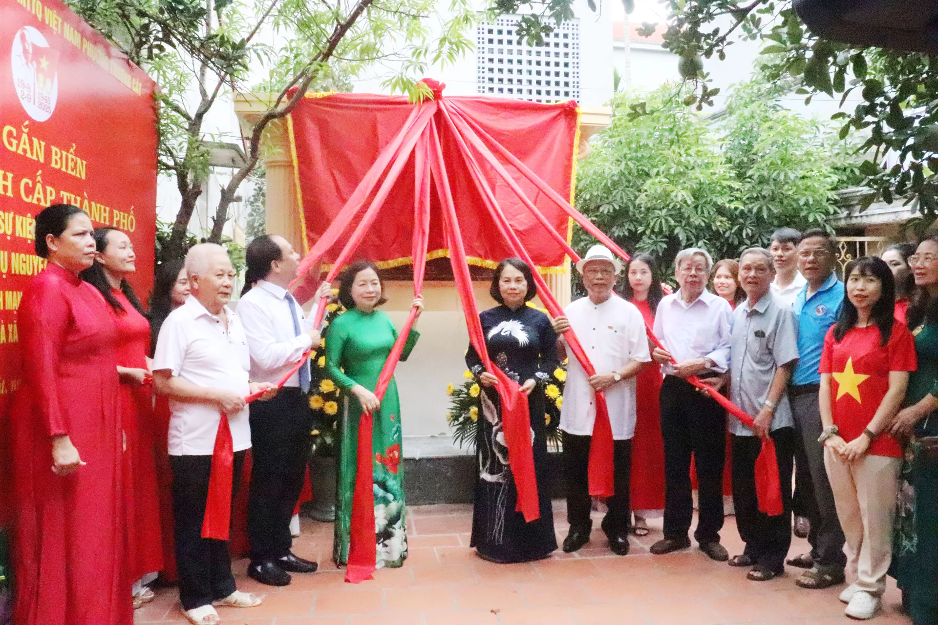 Phường Thượng Cát gắn biển “địa chỉ đỏ” và công trình giáo dục kỷ niệm 80 năm Quốc khánh