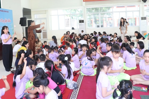 Trẻ em phường Đông Ngạc được trải nghiệm di sản văn hóa phi vật thể