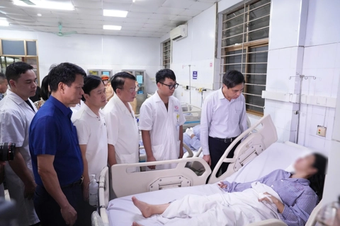 Sức khỏe 10 nạn nhân sống sót trong vụ lật tàu ở Vịnh Hạ Long hiện nay ra sao?