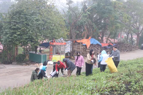 Xã Ô Diên ra quân tổng vệ sinh môi trường, xây dựng “tuyến đê kiểu mẫu”