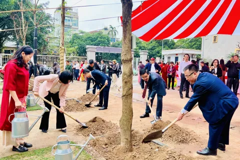 Phường Khương Đình hưởng ứng Tết trồng cây, lan tỏa thông điệp sống xanh