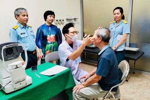 Phường Phương Liệt: khám bệnh, cấp phát thuốc miễn phí cho 400 đối tượng người có công