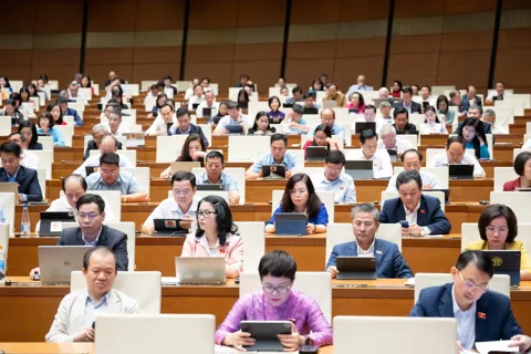 Hoàn thiện mô hình chính quyền địa phương hai cấp, quan tâm chính sách tiền lương