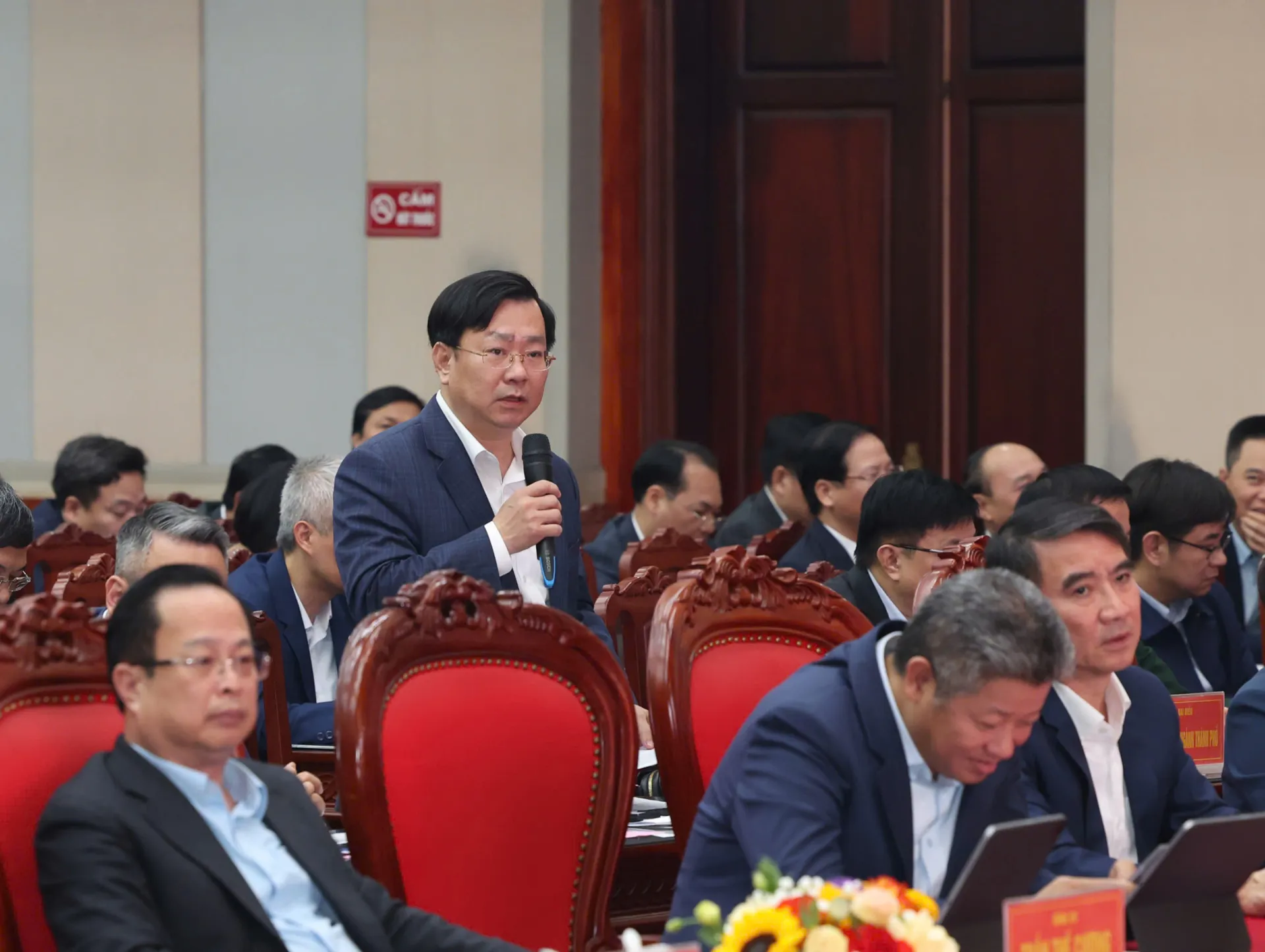 Đổi mới quản trị đầu tư công, bảo đảm an sinh và thị trường Tết