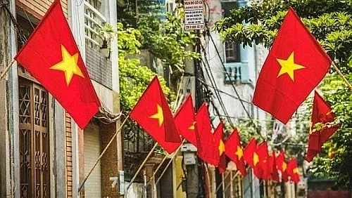 Hà Nội treo cờ Tổ quốc nhân kỷ niệm 71 năm Ngày Giải phóng Thủ đô