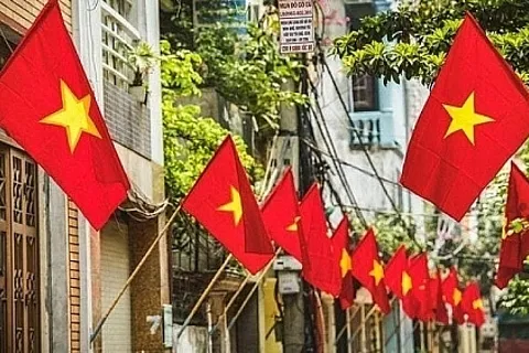 Hà Nội treo cờ Tổ quốc nhân kỷ niệm 71 năm Ngày Giải phóng Thủ đô