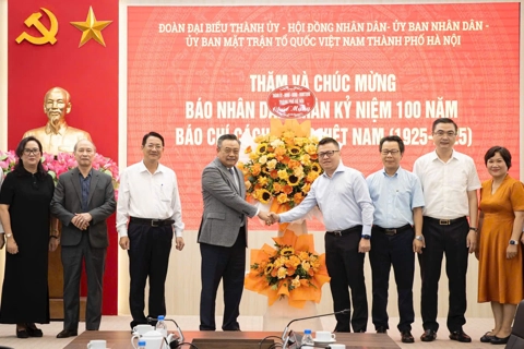 Chủ tịch UBND TP Hà Nội Trần Sỹ Thanh thăm, chúc mừng các cơ quan báo chí