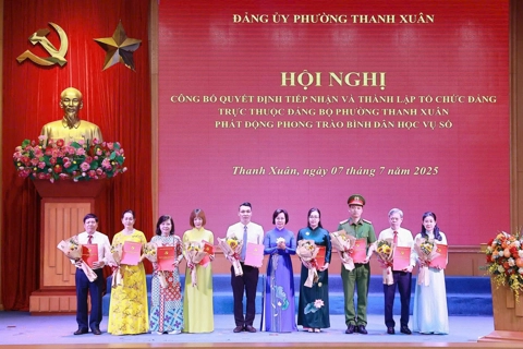 Đảng ủy phường Thanh Xuân: tiếp nhận, thành lập 90 tổ chức Đảng trực thuộc, phát động phong trào “Bình dân học vụ số”
